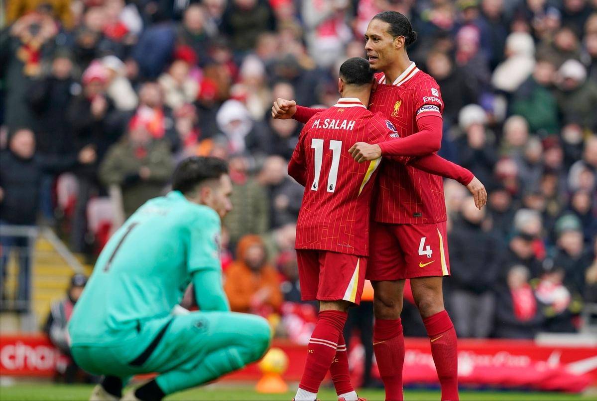 巴萨险胜曼联，范戴克梅开二度法甲